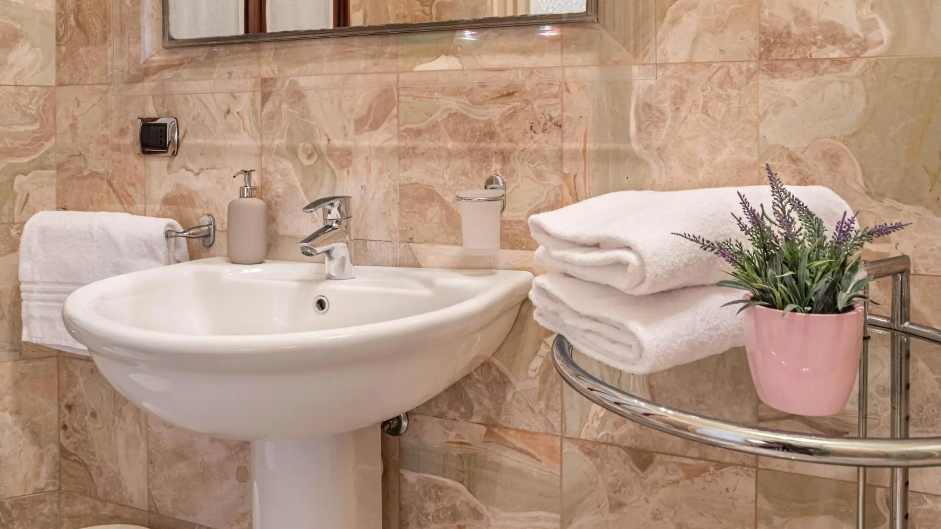 Piazza Isolo Central Apartment فيرونا