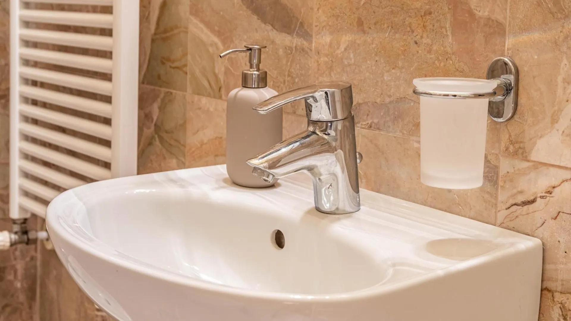Piazza Isolo Central Apartment فيرونا