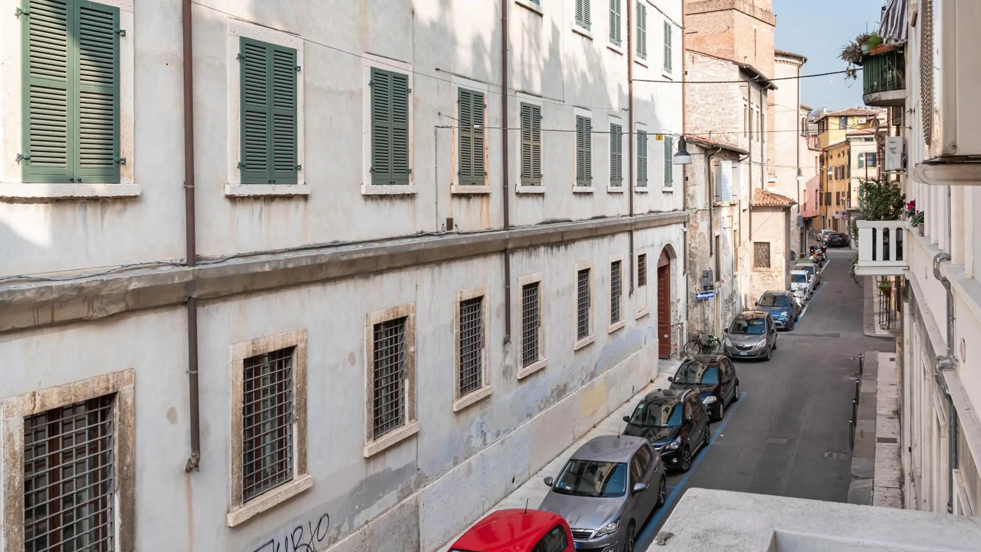 Piazza Isolo Central Apartment فيرونا